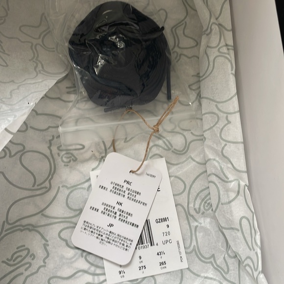 Addidas BAPE brand camo box. Comes with replacement shoe laces still in bag. - Picture 4 of 5